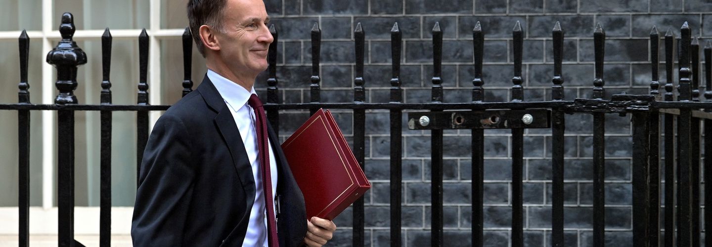 Jeremy Hunt walking across Downing Street