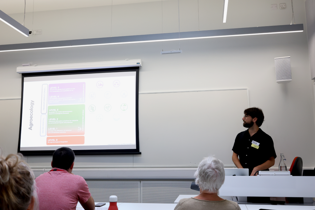 Dr Sebastian Prost presents the lecture “Digital agriculture: (Un)responsible innovation for sustainable food futures”. 