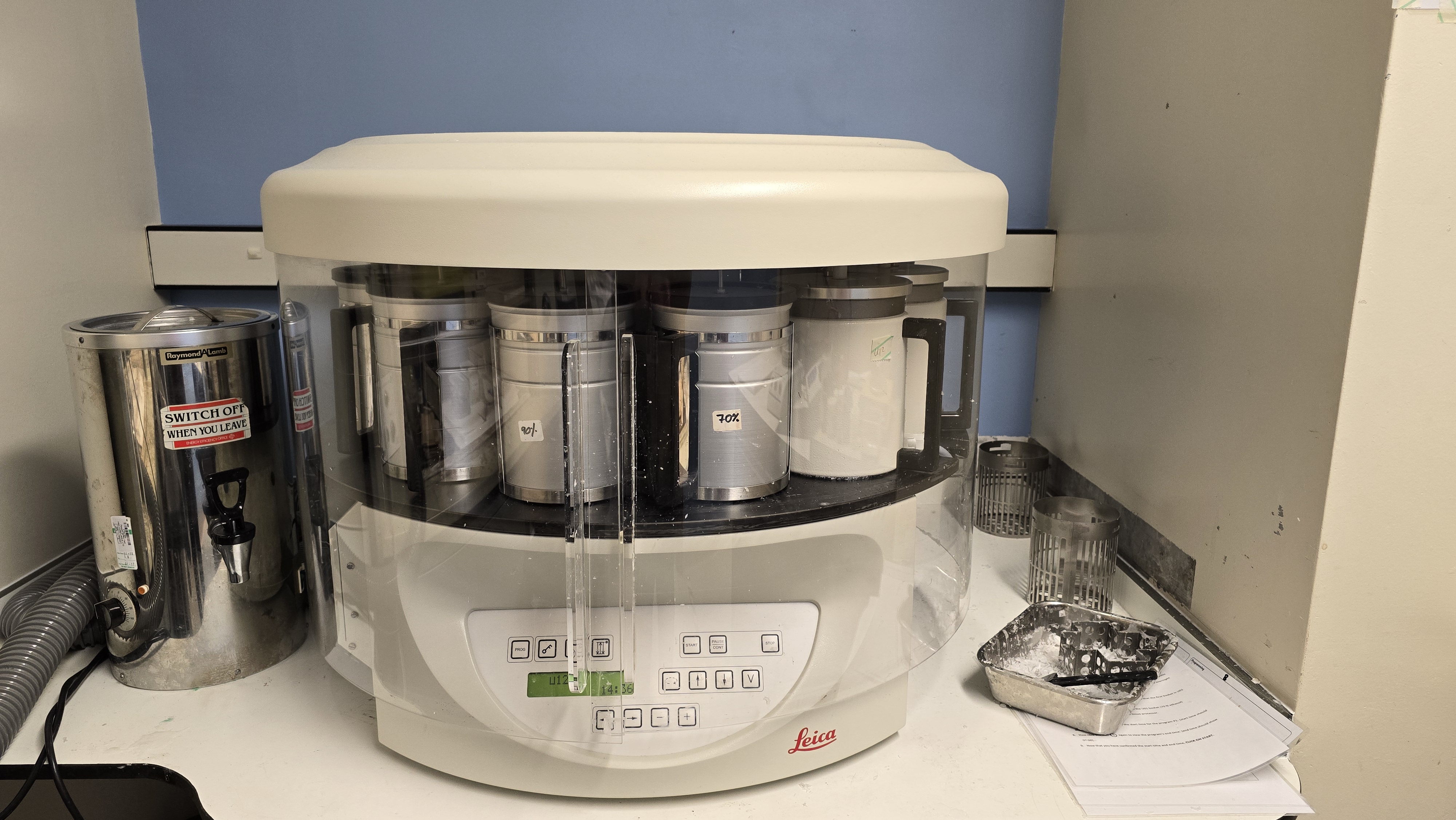 Our Leica TP1020 Automated Tissue Processor in the lab can efficiently handles up to 60 cassettes per run, streamlining sample preparation from fixation to readiness for embedding.