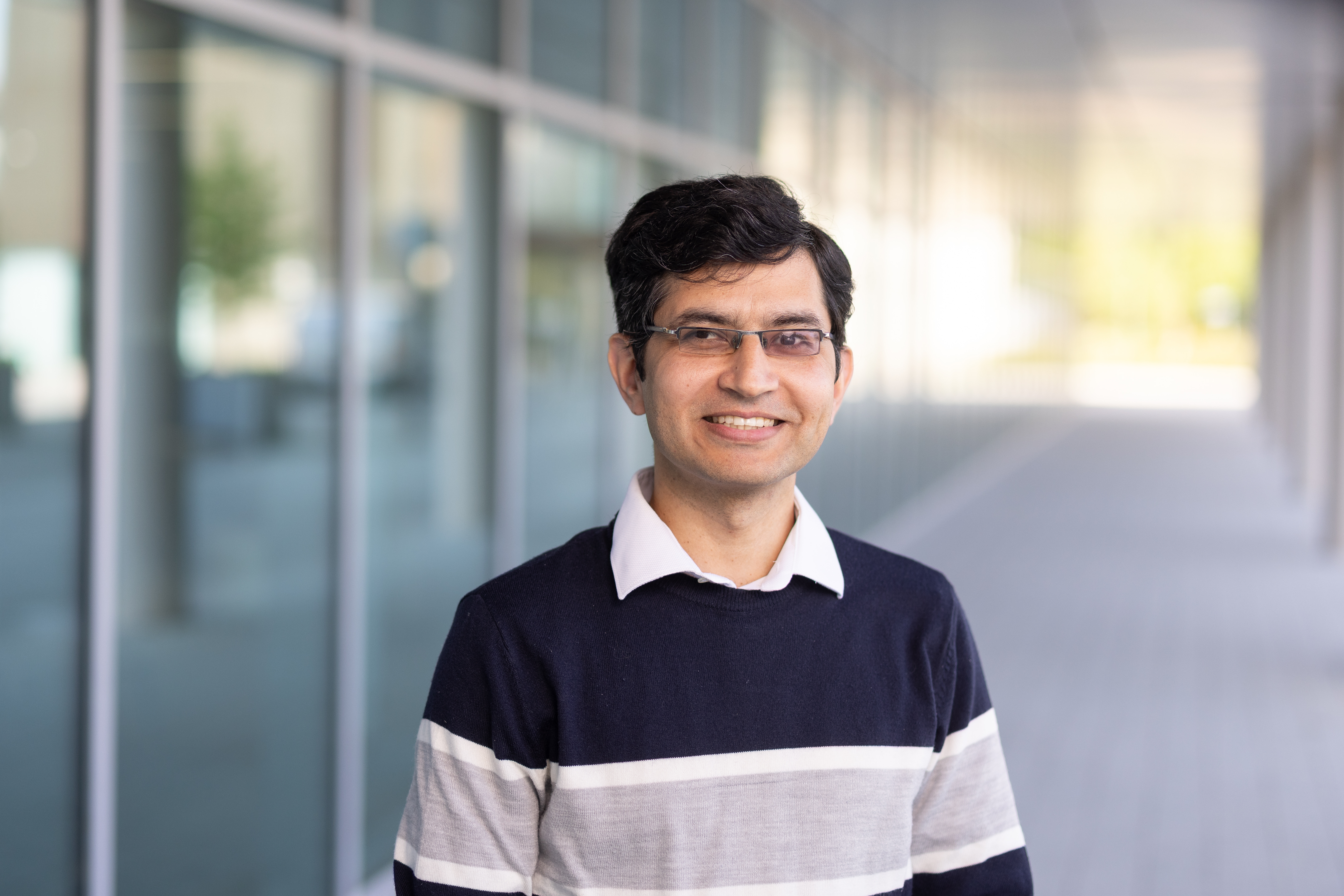 A headshot image of Dr Pardeep Attri
