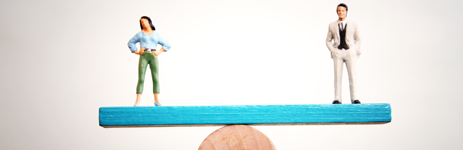 Two figures balance out the weight 