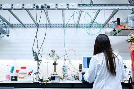 Early career funding improves scientific influence and citations for women