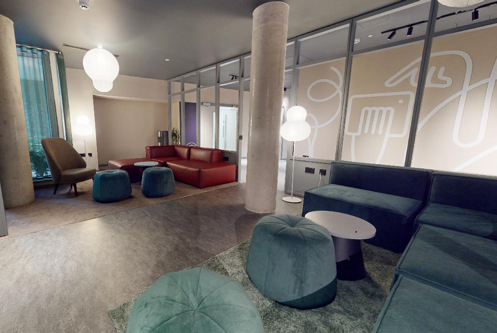 iQ City Lobby