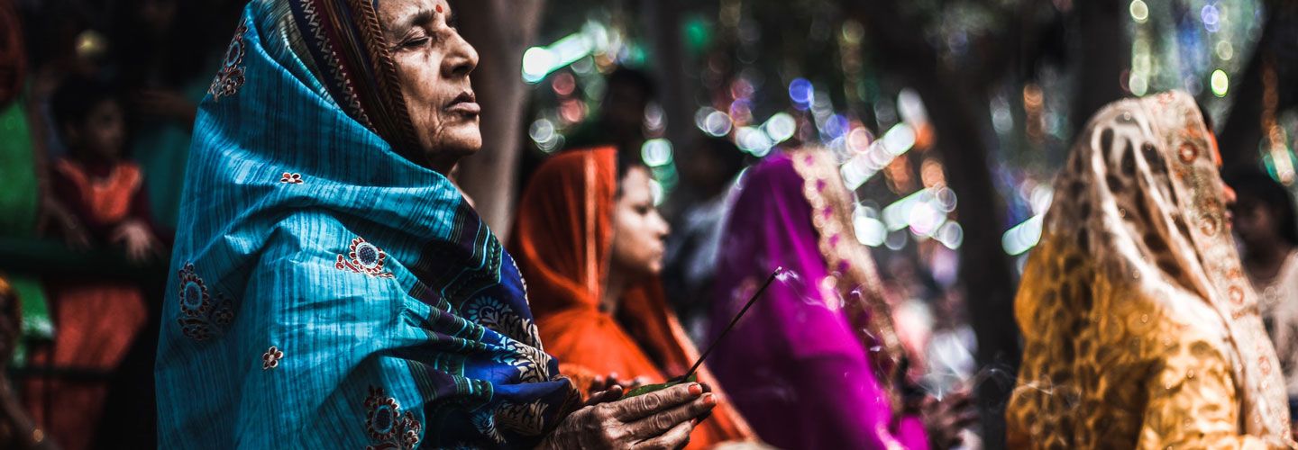 Women praying in India