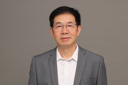 Dr Yanong Ning receives the Distinguished STEM Alumni Award 2025