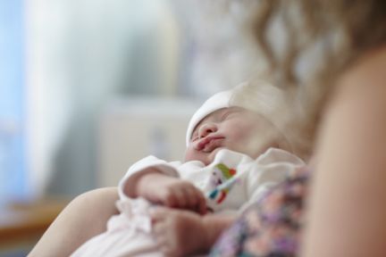 Health visitor support helps postnatal mothers stay smoke-free