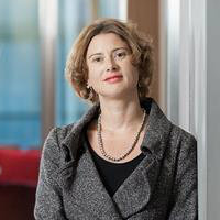 Dr Nicole Lux